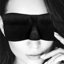 Masque de nuit en satin Curvy